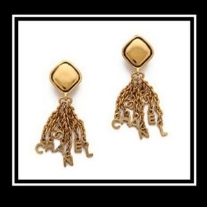 👑Chanel Letter Drop Earrings!👑